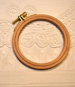 Tambour à broder N°1   10 cm