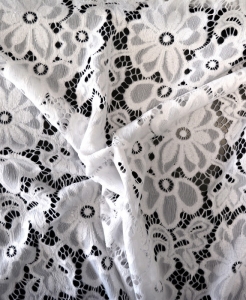 Dentelle guipure blanche