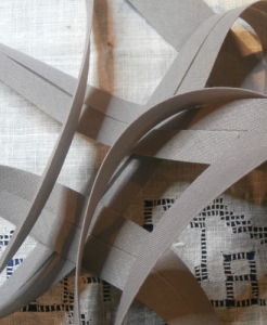 Biais uni gris