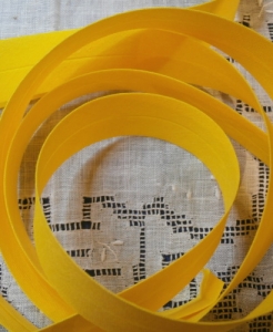 Biais uni jaune